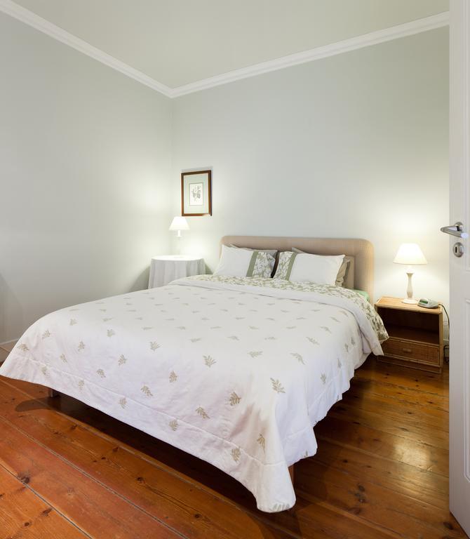 Lisbon Rentals Real Room photo
